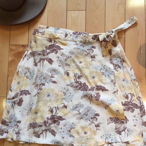 GAP skirt🌸👄 - Picture 4 of 4